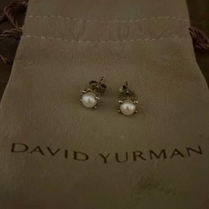 David Yurman Small pearl earrings with diamonds